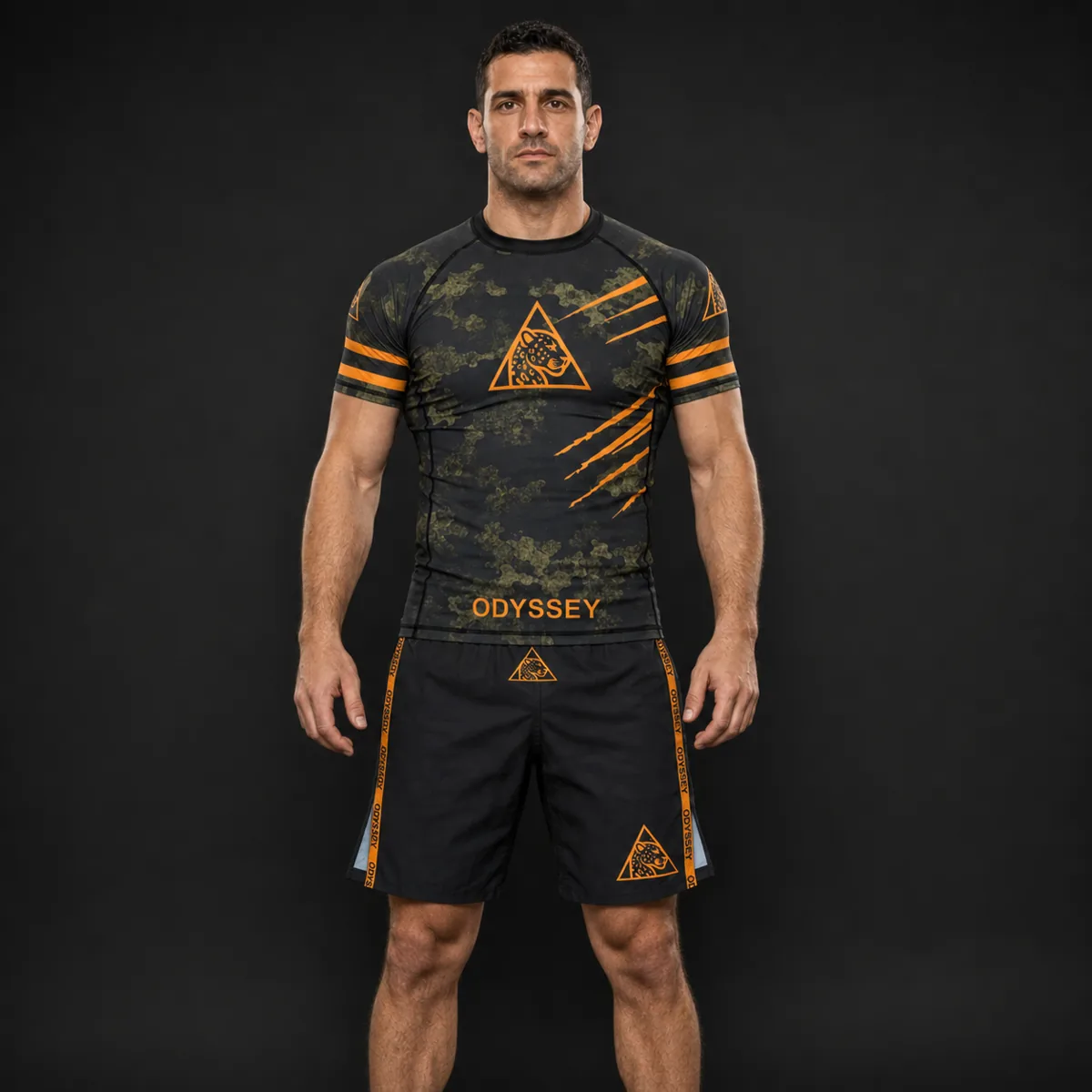 Rashguard Odyssey camo con jaguar naranja, vista frontal