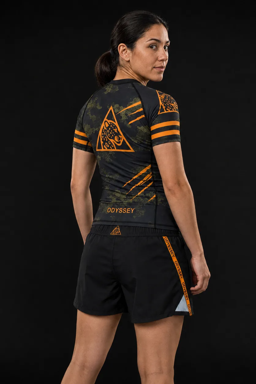 Short de grappling Odyssey negro, vista trasera con la cinta lateral